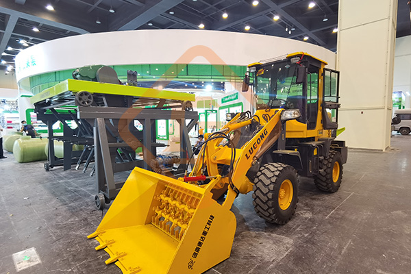 畜牧養殖場發酵翻堆機