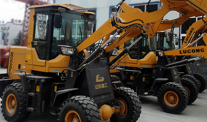 多功能四輪行走式有機肥鏟車翻堆機