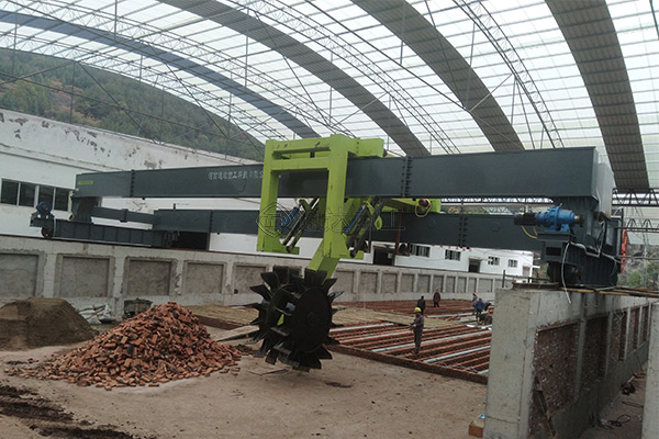 通達(dá)重工定制各種型號跨度輪盤翻堆機