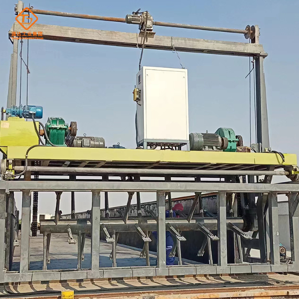 槽式翻堆機(jī)4.jpg